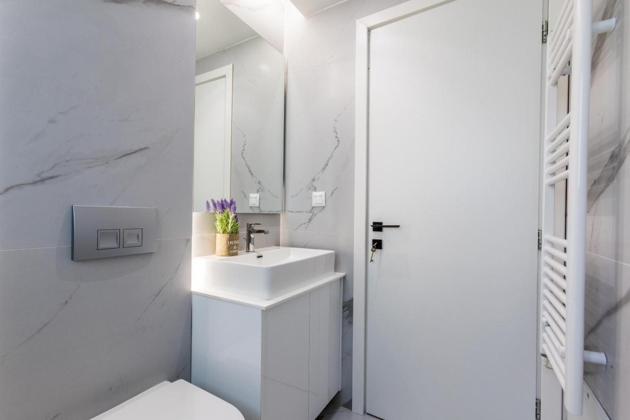Varkiza Luxury Suites By Raise Vári Екстериор снимка