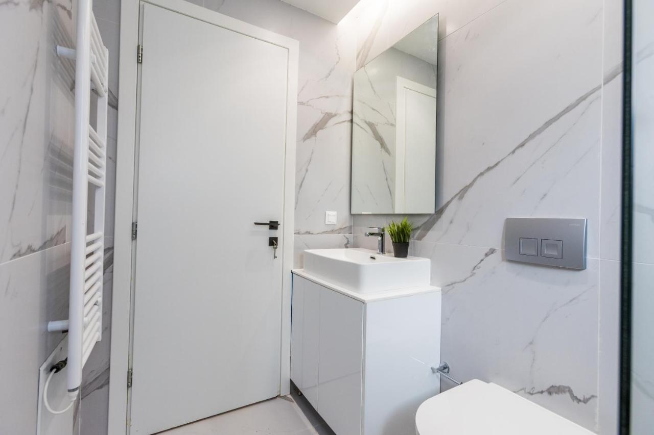 Varkiza Luxury Suites By Raise Vári Екстериор снимка