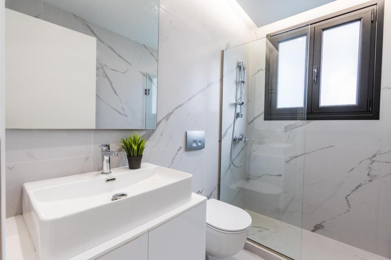 Varkiza Luxury Suites By Raise Vári Екстериор снимка