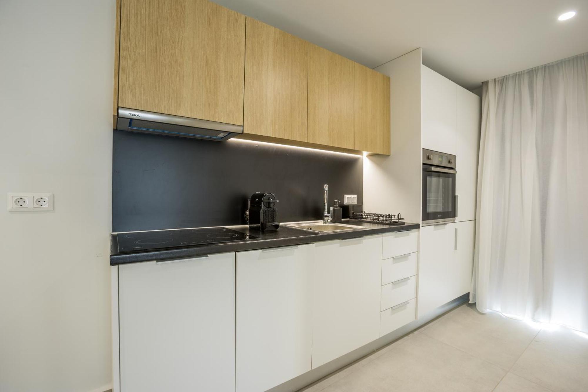 Varkiza Luxury Suites By Raise Vári Екстериор снимка