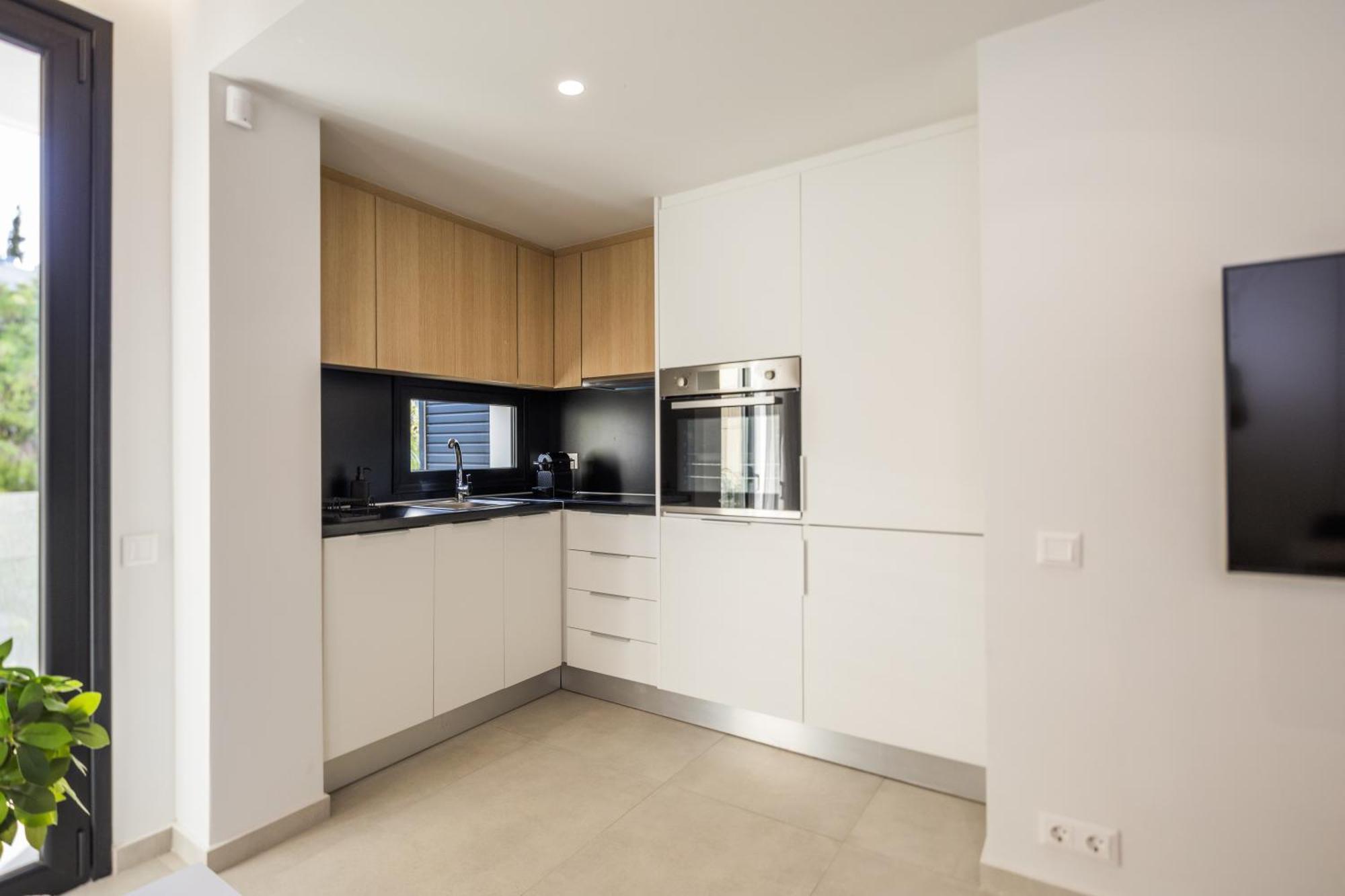 Varkiza Luxury Suites By Raise Vári Екстериор снимка